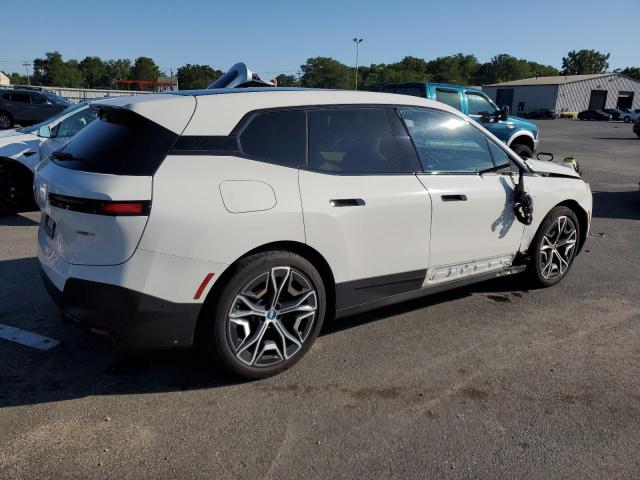 WB523CF0XNCJ56556 - 2022 BMW IX XDRIVE50 WHITE photo 3