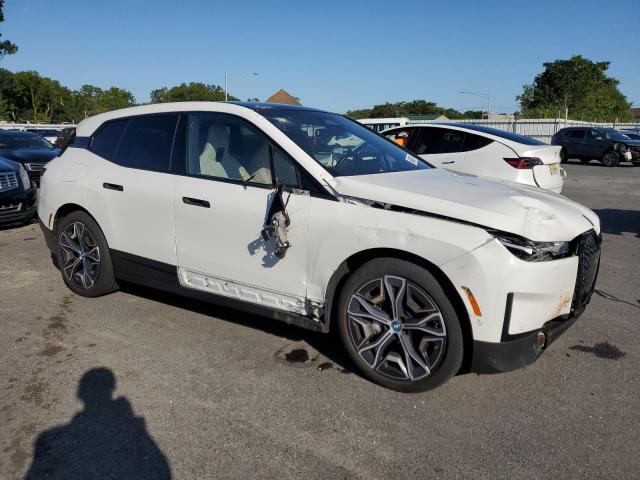 WB523CF0XNCJ56556 - 2022 BMW IX XDRIVE50 WHITE photo 4
