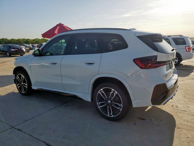 WBX73EF01P5W76838 - 2023 BMW X1 XDRIVE28I WHITE photo 2