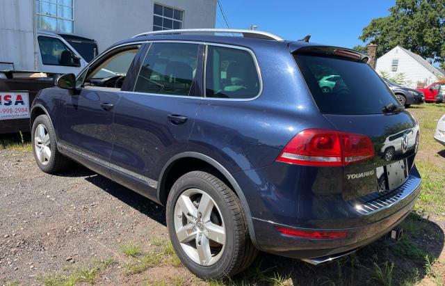 WVGEP9BP6ED008082 - 2014 VOLKSWAGEN TOUAREG V6 TDI BLUE photo 3