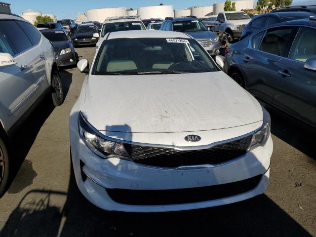 KNAGT4L3XJ5214580 - 2018 KIA OPTIMA LX WHITE photo 5