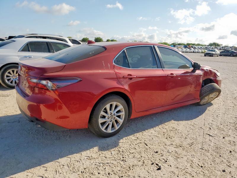 4T1C11AK7RU229003 - 2024 TOYOTA CAMRY LE RED photo 3
