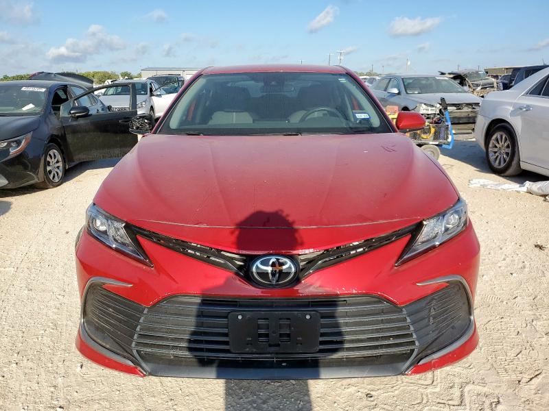 4T1C11AK7RU229003 - 2024 TOYOTA CAMRY LE RED photo 5