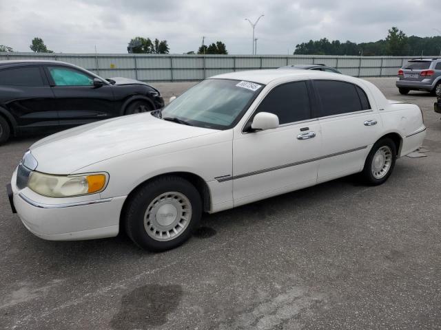 1LNHM81W41Y723468 - 2001 LINCOLN TOWN CAR EXECUTIVE Weiß Foto 1