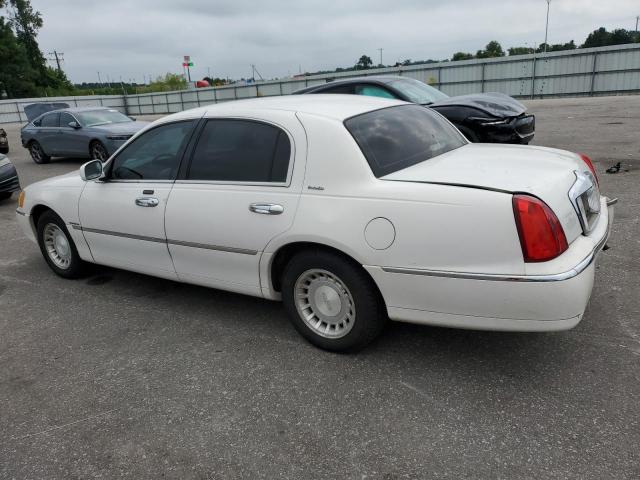 1LNHM81W41Y723468 - 2001 LINCOLN TOWN CAR EXECUTIVE Weiß Foto 2