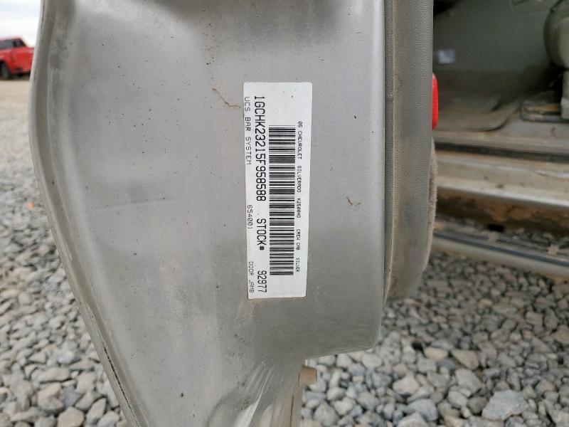 1GCHK23215F958588 - 2005 CHEVROLET SILVERADO K2500 HEAVY DUTY SILVER photo 12