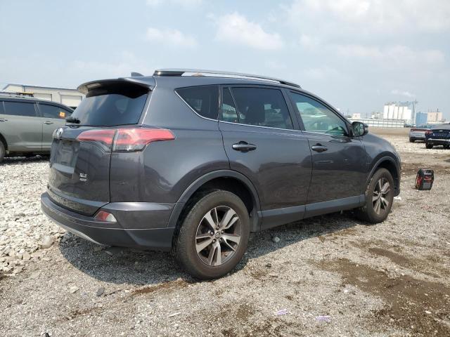 2T3RFREVXHW612003 - 2017 TOYOTA RAV4 XLE ნაცრისფერი ფოტო 3