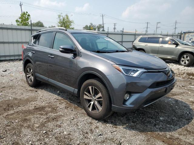 2T3RFREVXHW612003 - 2017 TOYOTA RAV4 XLE ნაცრისფერი ფოტო 4