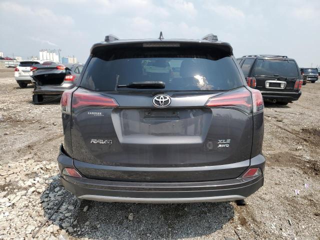 2T3RFREVXHW612003 - 2017 TOYOTA RAV4 XLE ნაცრისფერი ფოტო 6