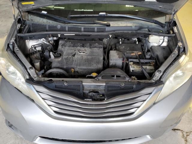 5TDYK3DC6BS026296 - 2011 TOYOTA SIENNA XLE 银色 照片 12