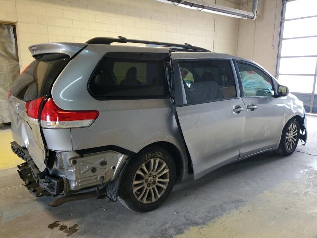 5TDYK3DC6BS026296 - 2011 TOYOTA SIENNA XLE 银色 照片 3