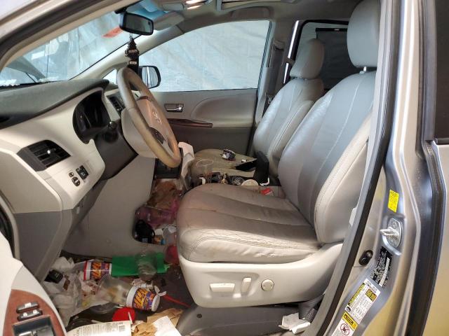 5TDYK3DC6BS026296 - 2011 TOYOTA SIENNA XLE 银色 照片 7