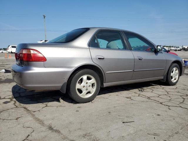 1HGCG6679YA145268 - 2000 HONDA ACCORD EX SILVER photo 3