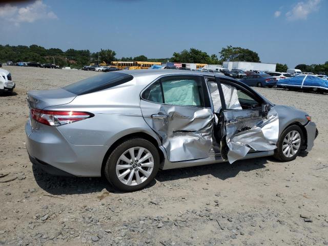4T1B11HK6JU077849 - 2018 TOYOTA CAMRY L ვერცხლისფერი ფოტო 3