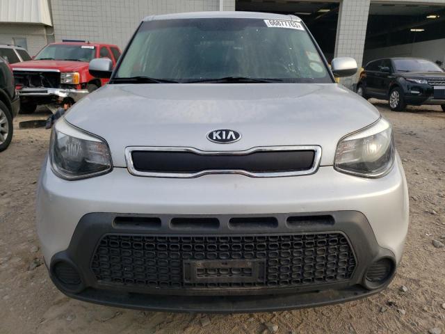 KNDJN2A24F7758179 - 2015 KIA SOUL SILVER photo 5