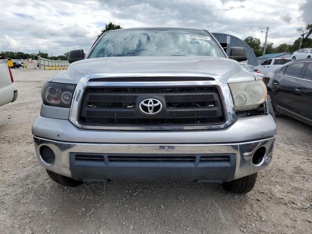 5TFRM5F13AX011642 - 2010 TOYOTA TUNDRA DOUBLE CAB SR5 SILVER photo 5