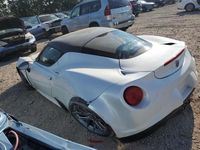 ZARBAAA42HM231084 - 2017 ALFA ROMEO 4C WHITE photo 2