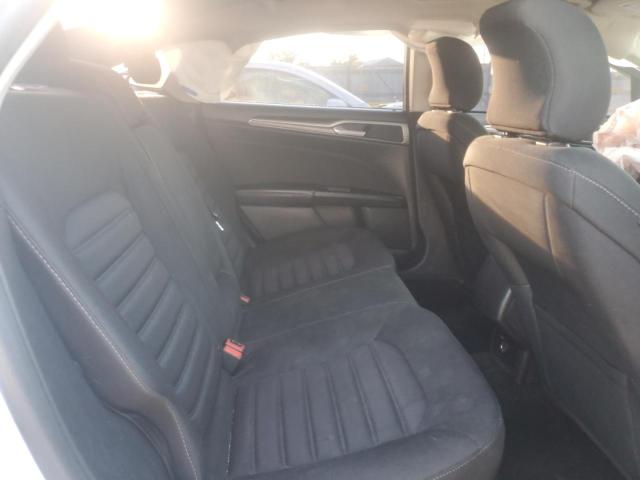 3FA6P0H76JR257937 - 2018 FORD FUSION SE Weiß Foto 10