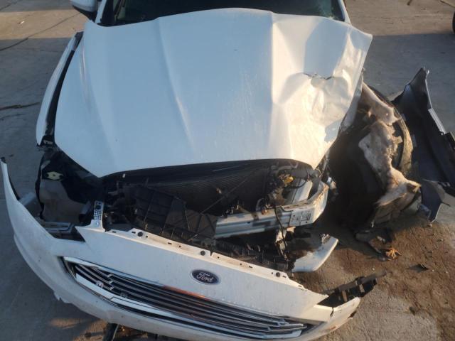 3FA6P0H76JR257937 - 2018 FORD FUSION SE Weiß Foto 11