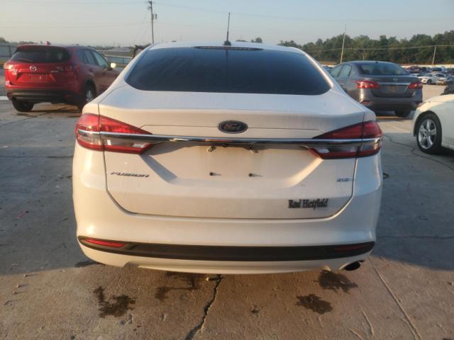 3FA6P0H76JR257937 - 2018 FORD FUSION SE Weiß Foto 6