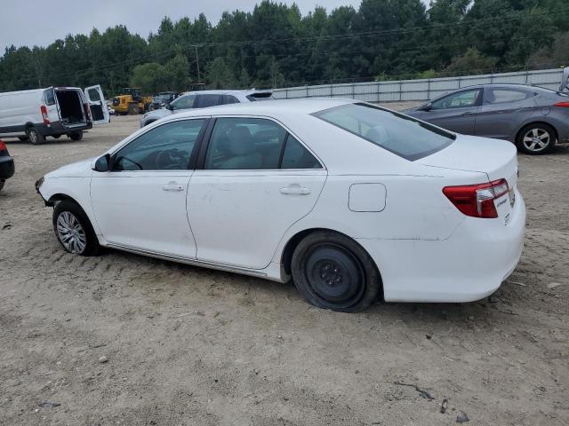 4T4BF1FKXCR207709 - 2012 TOYOTA CAMRY BASE WHITE photo 2