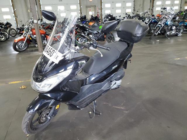 RLHKF1802FY001940 - 2015 HONDA PCX 150 BLACK photo 2