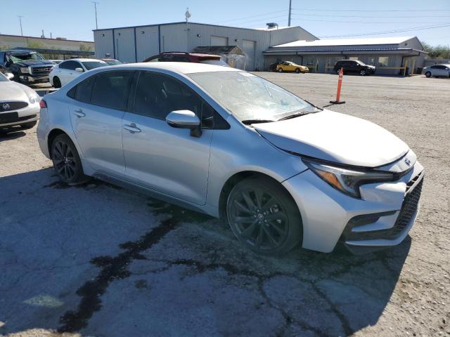 JTDBCMFE3R3036528 - 2024 TOYOTA COROLLA LE ვერცხლისფერი ფოტო 4