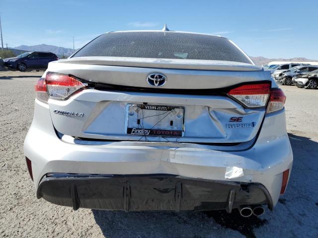 JTDBCMFE3R3036528 - 2024 TOYOTA COROLLA LE ვერცხლისფერი ფოტო 6