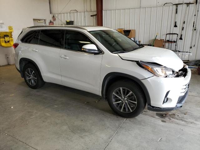 5TDJZRFHXHS403505 - 2017 TOYOTA HIGHLANDER SE WHITE photo 4