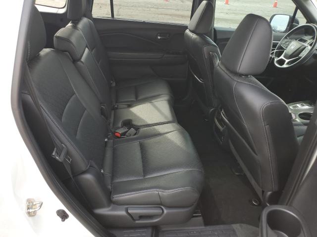 5FNYF8H56KB009547 - 2019 HONDA PASSPORT EXL WHITE photo 11