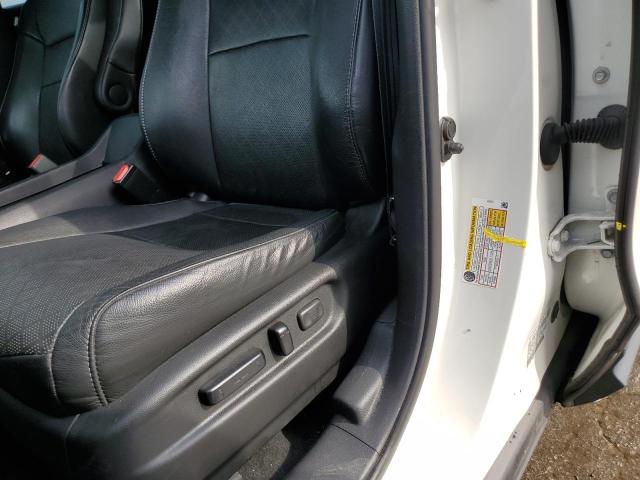 5FNYF8H56KB009547 - 2019 HONDA PASSPORT EXL WHITE photo 13