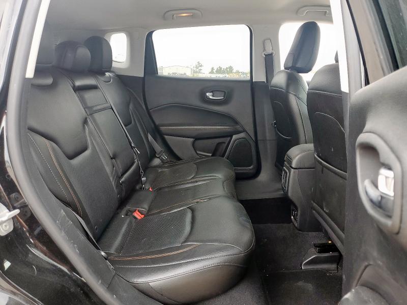 3C4NJDCB1JT355299 - 2018 JEEP COMPASS LIMITED Czarny zdjęcie 11