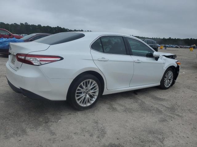 4T1B11HK3JU066386 - 2018 TOYOTA CAMRY L 白色 照片 3