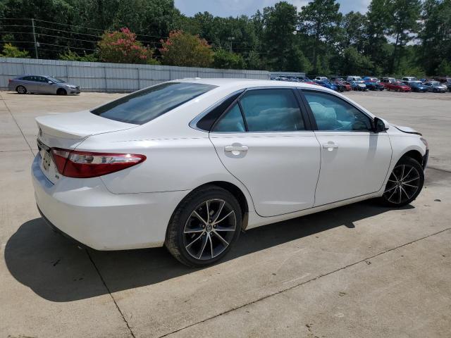 4T1BF1FK3HU432507 - 2017 TOYOTA CAMRY LE WHITE photo 3