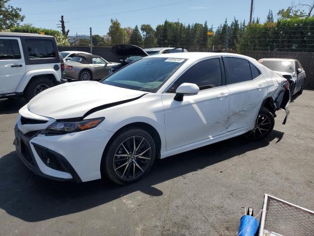 4T1G11AK2PU155228 - 2023 TOYOTA CAMRY SE NIGHT SHADE WHITE photo 1