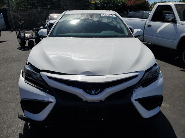 4T1G11AK2PU155228 - 2023 TOYOTA CAMRY SE NIGHT SHADE WHITE photo 5