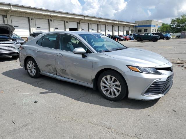 4T1C11AKXMU453309 - 2021 TOYOTA CAMRY LE SILVER photo 4