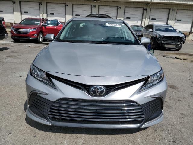 4T1C11AKXMU453309 - 2021 TOYOTA CAMRY LE SILVER photo 5
