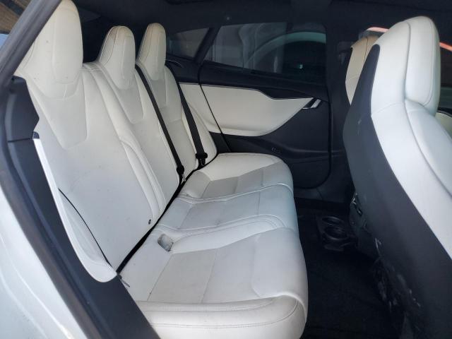 5YJSA1E21JF272226 - 2018 TESLA MODEL S თეთრი ფოტო 10