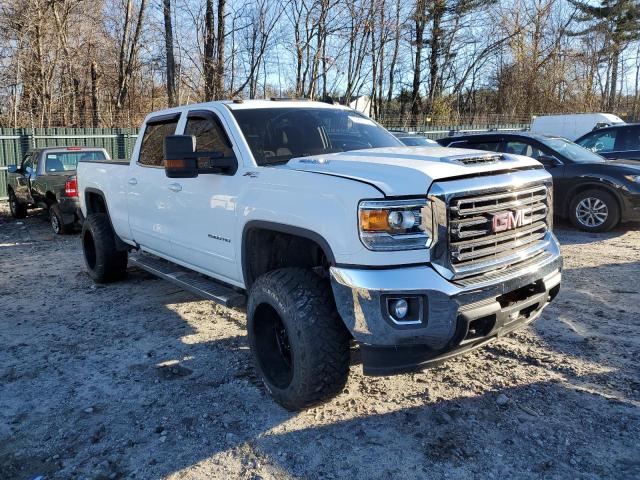 1GT12SEY4JF163581 - 2018 GMC SIERRA K2500 SLE WHITE photo 4