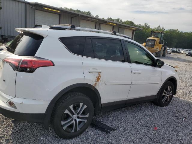 JTMZFREV9JJ210977 - 2018 TOYOTA RAV4 LE 白色 照片 3