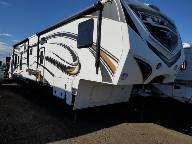 4YDF39030EF810018 - 2014 KEYSTONE FUSION WHITE photo 1