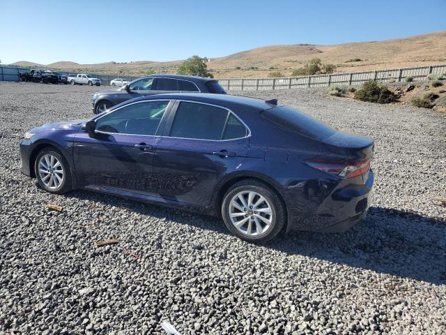 4T1C11AK7NU646163 - 2022 TOYOTA CAMRY LE BLUE photo 2