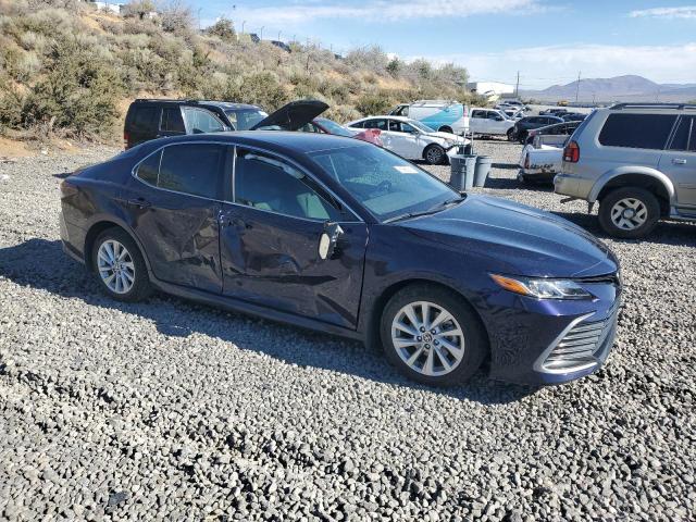 4T1C11AK7NU646163 - 2022 TOYOTA CAMRY LE BLUE photo 4