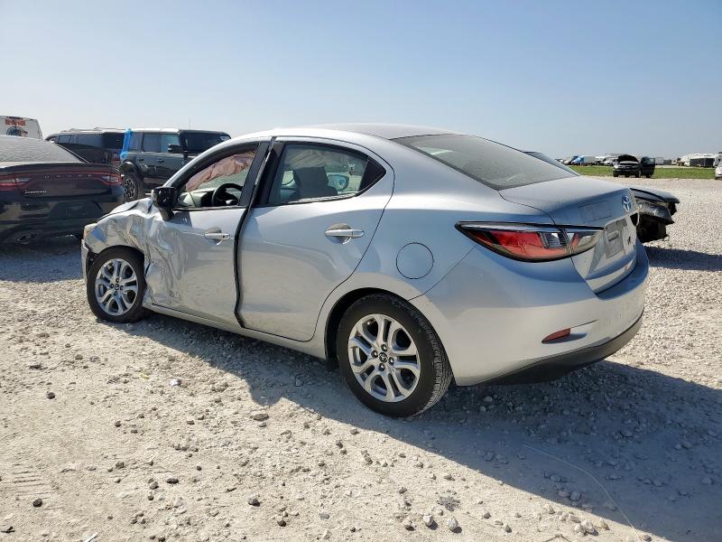 3MYDLBYVXJY316678 - 2018 TOYOTA YARIS IA فضي صورة 2