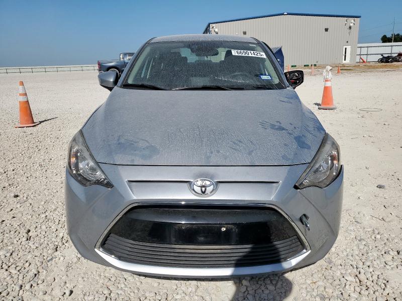 3MYDLBYVXJY316678 - 2018 TOYOTA YARIS IA فضي صورة 5
