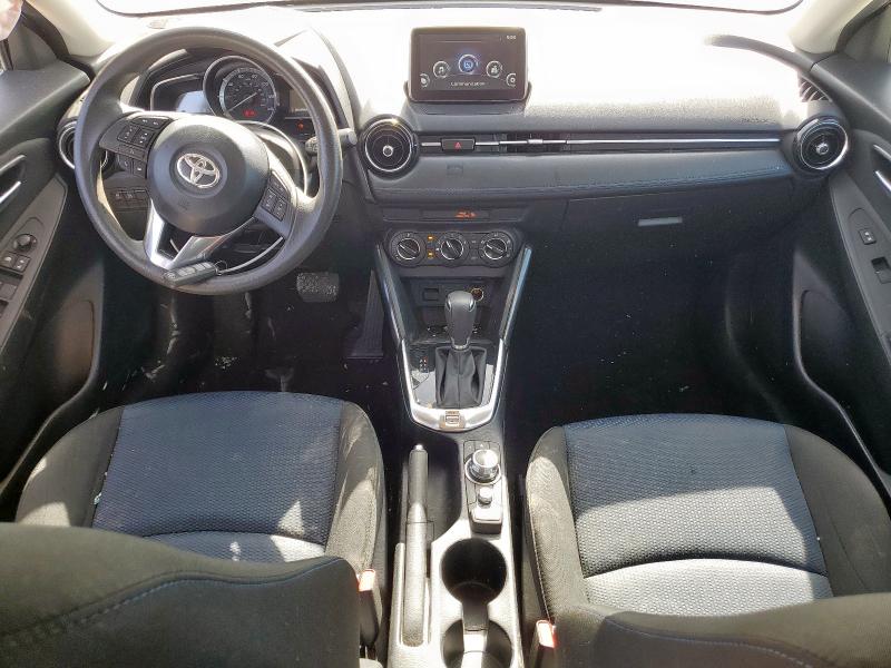 3MYDLBYVXJY316678 - 2018 TOYOTA YARIS IA فضي صورة 8