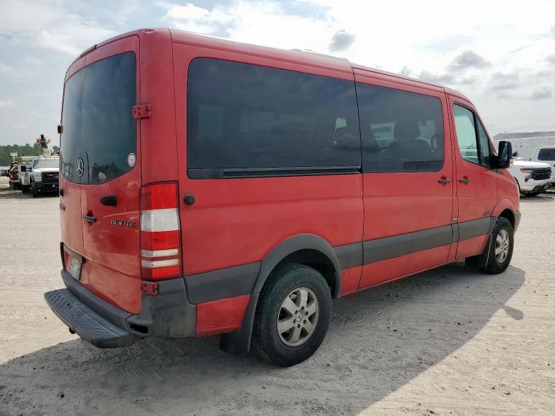 WDZPE7CC0B5517044 - 2011 MERCEDES-BENZ SPRINTER 2500 红色 照片 4