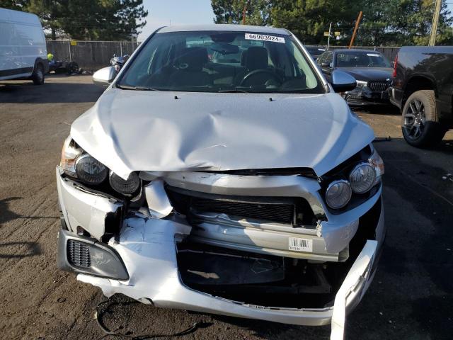 1G1JA5SG4D4152704 - 2013 CHEVROLET SONIC LS 银色 照片 5