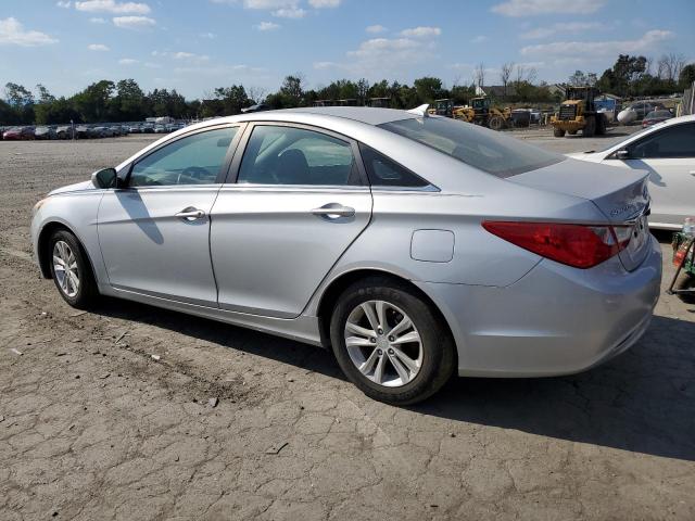 5NPEB4AC0BH001977 - 2011 HYUNDAI SONATA GLS SILVER photo 2